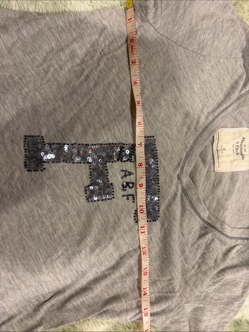 XS Abercrombie & Fitch Heather Gray Short Sleeve SEQUIN/BEADED logo Vneck summer - Picture 6 of 11